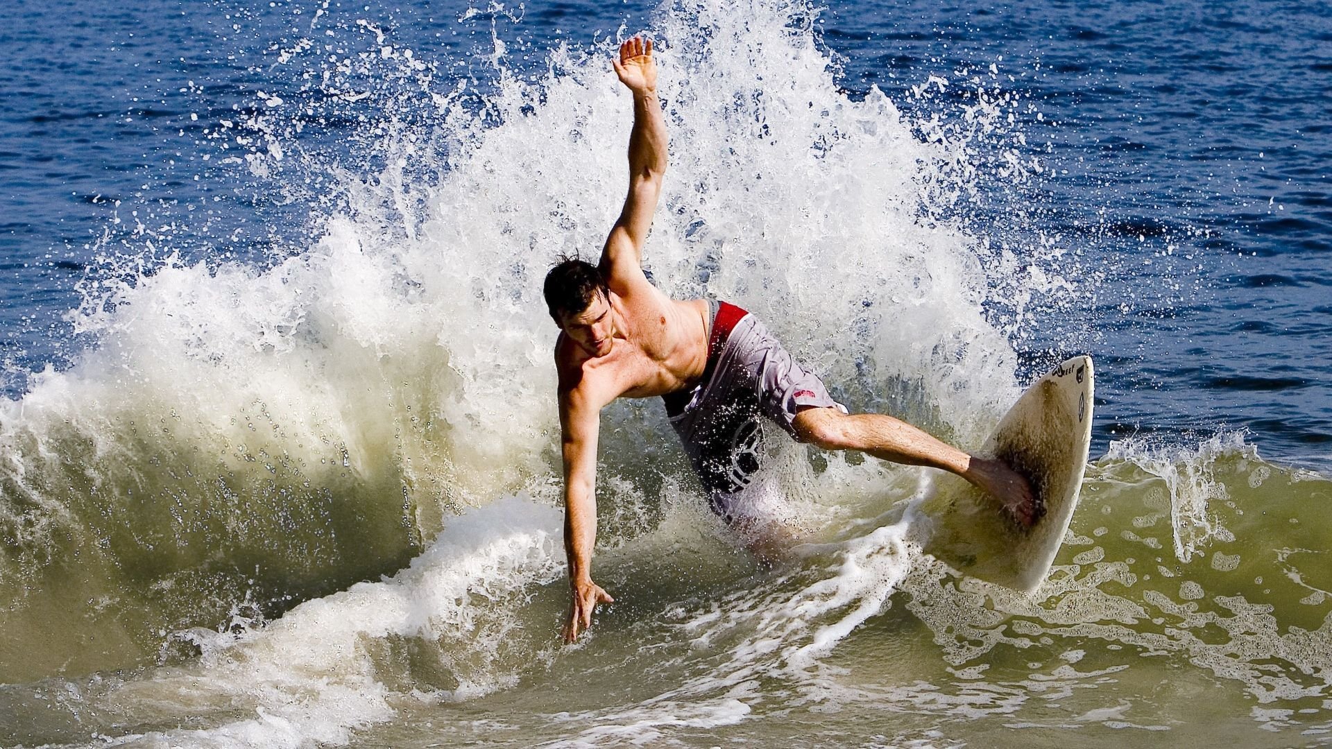 “青春新力量”全国青训志愿者服务队在全国多地深入基层，助推青训事业发展